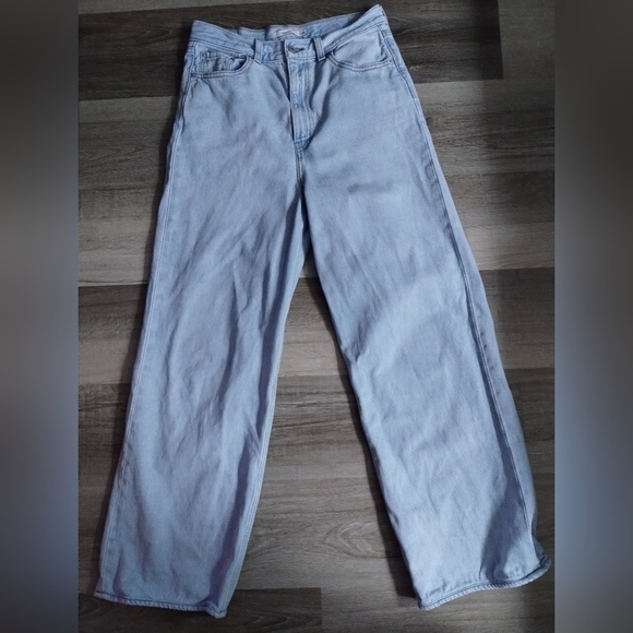 Levi's High Loose Light Wash  Jeans 29 - Picture 6 of 7